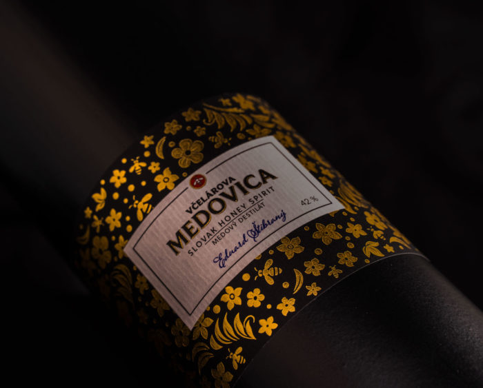 VČELÁROVA MEDOVICA 42% 0,7L